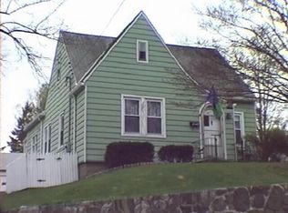 28 Harrison St, Danbury, CT 06810