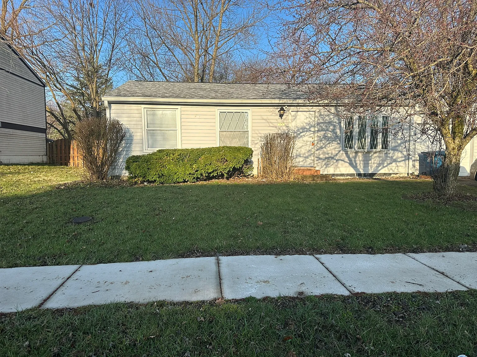620 Woodlark Dr photo 1
