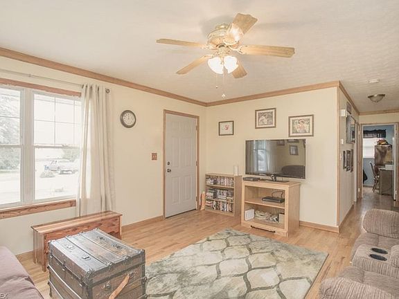2nd image of 988 Hartley Ave