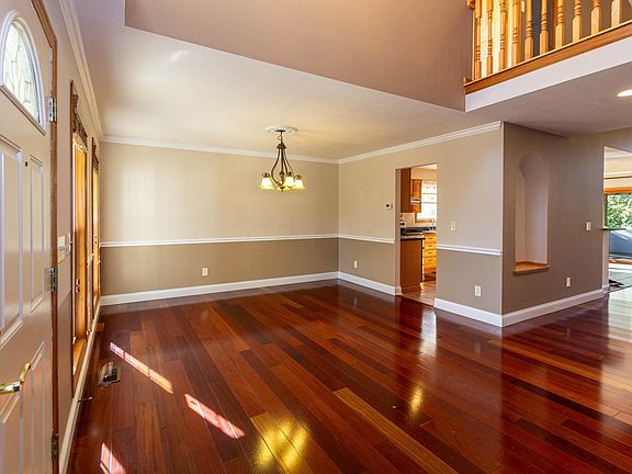 3rd image of 7767 Windsor Dr