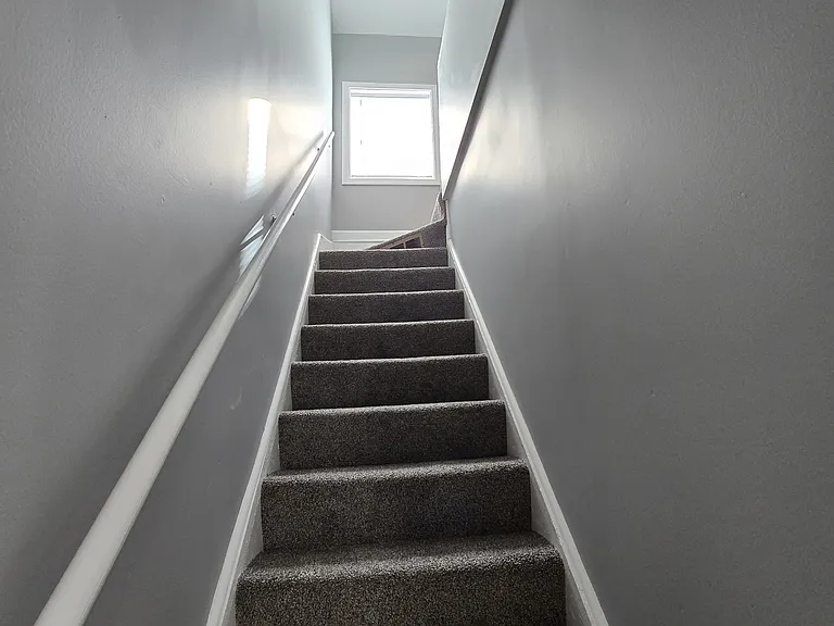 1219 E Madison St — Photo 14