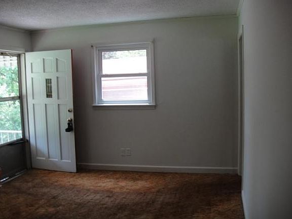4th image of 318 Hale St