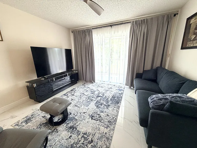 7050 Nantucket Cir #6 — Photo 9