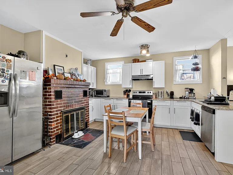 350 Green Ln #1R — Photo 1