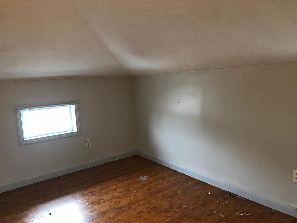 2nd image of 119 Pine St #2