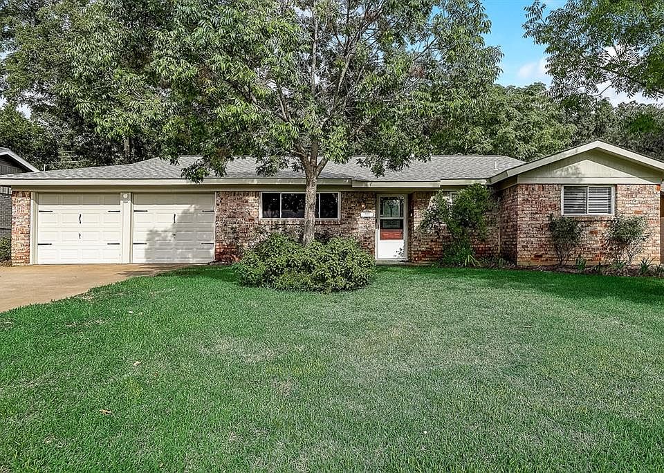 1st image of 809 Oakwood Dr