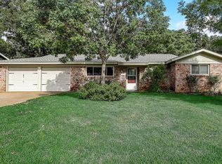 809 Oakwood Dr, Euless, TX 76040