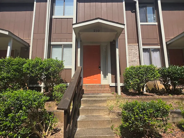 210 Candlebrook Dr — Photo 1