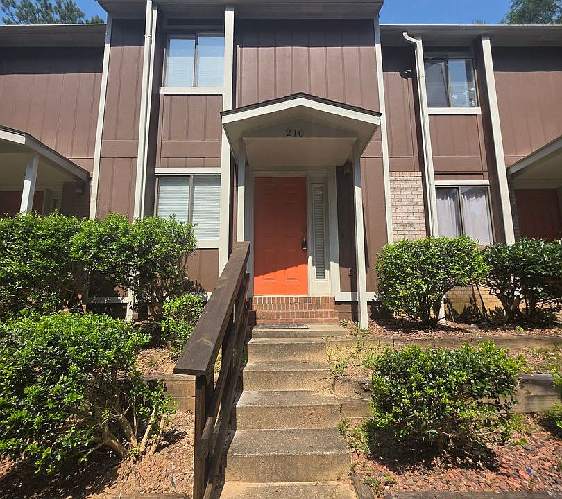 1st image of 210 Candlebrook Dr