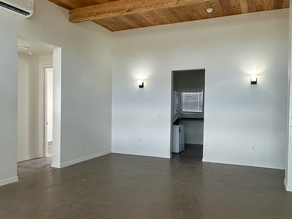 4th image of 405 E Bowman Ave