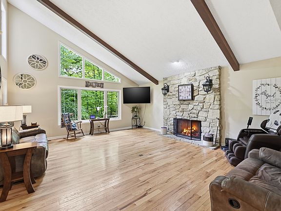 4th image of 3898 N Foxcliff Dr