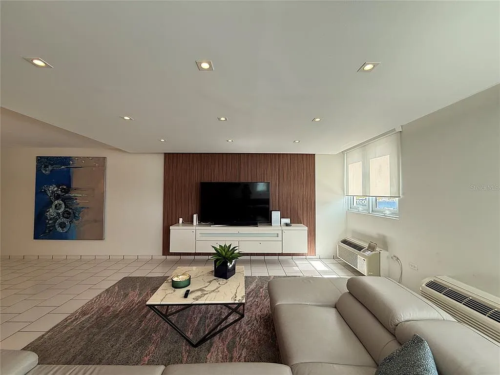 3 bed, 2.0 bath, 1663 sqft, $4,000 — Photo 4