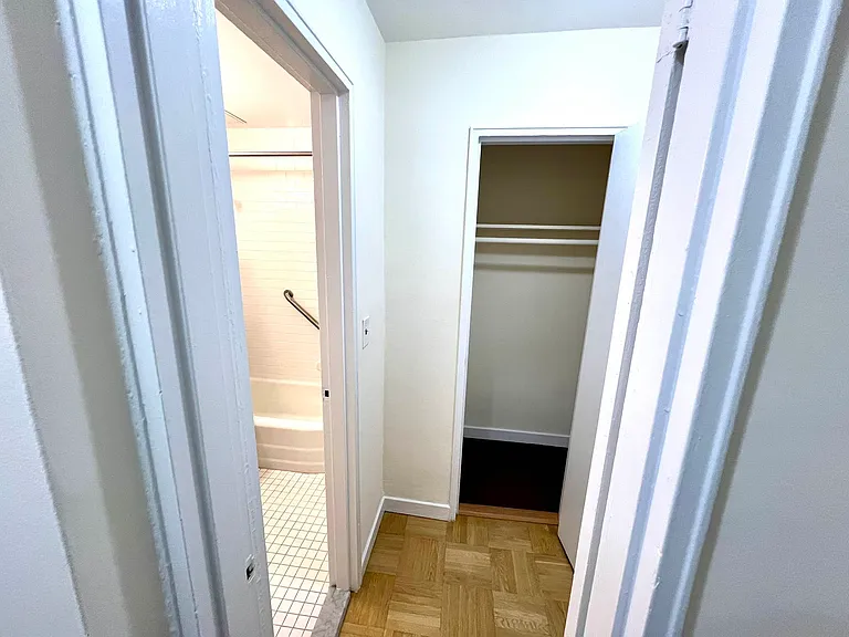 4439 Broadway #1C — Photo 6