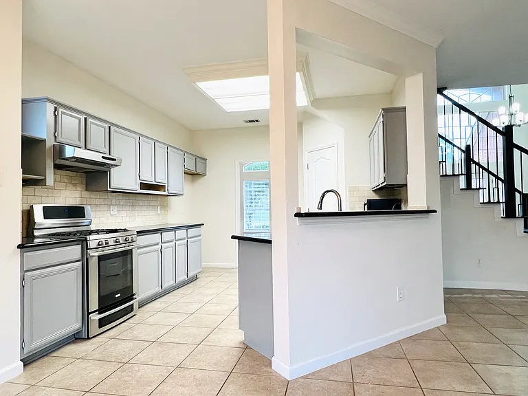 1042 Fireside Dr — Photo 9