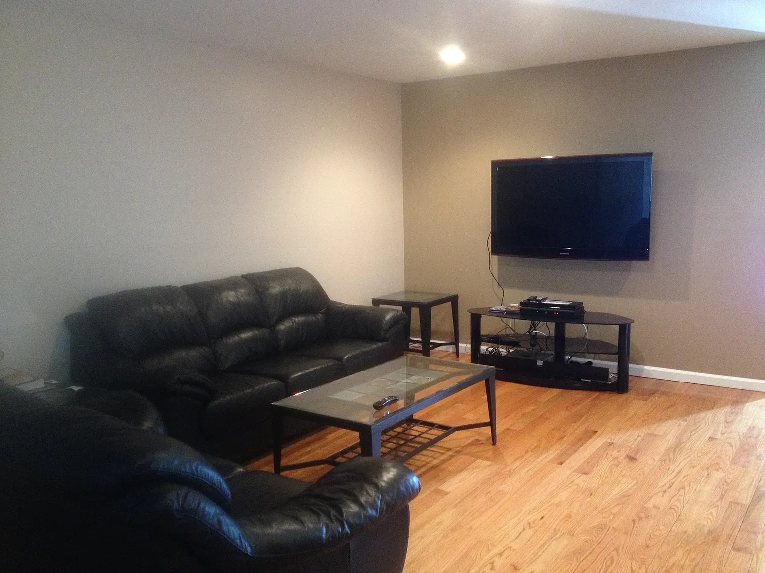 3 bed, 2.5 bath, 1640 sqft, $2,400 — Photo 3