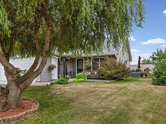 2nd image of 53 Meadowlark Ln