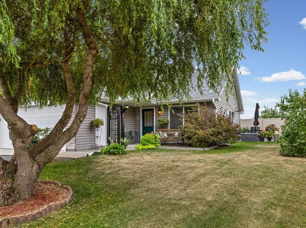 53 Meadowlark Ln, Hudson, WI 54016