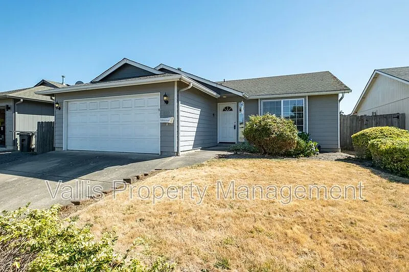 3 bed, 2.0 bath, 1062 sqft, $2,295 — Photo 4