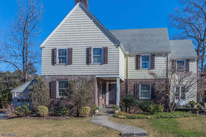 1st image of 171 Fernwood Ave