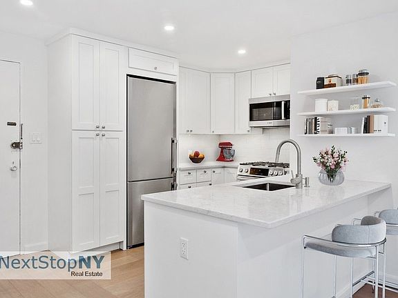 4th image of 235 E 57th St APT 10E