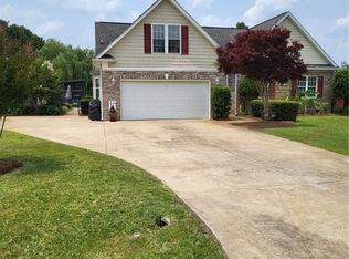 5708 Trotter Ct, Hope Mills, NC 28348