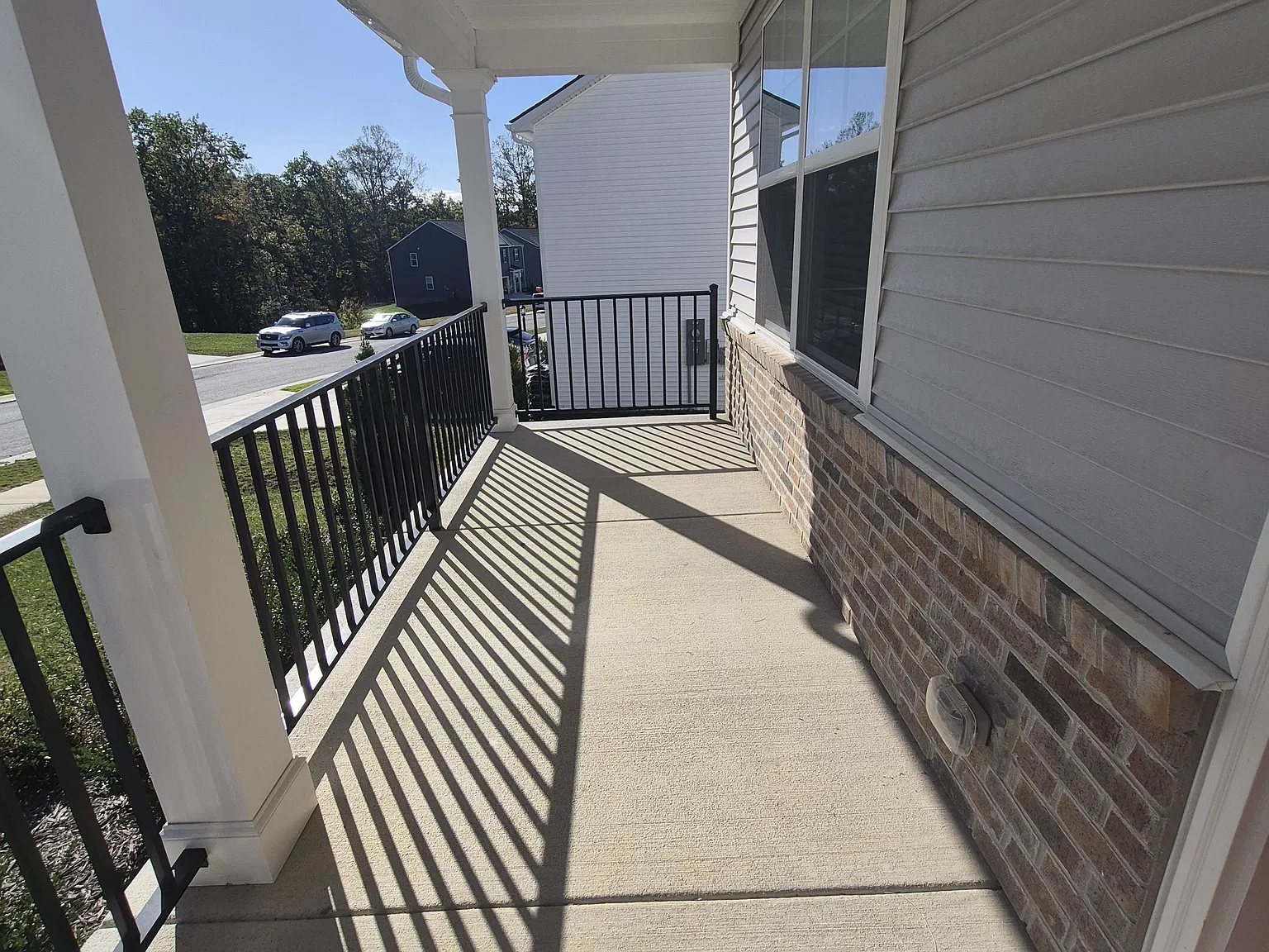 5 bed, 2558 sqft, $3,400 — Photo 2