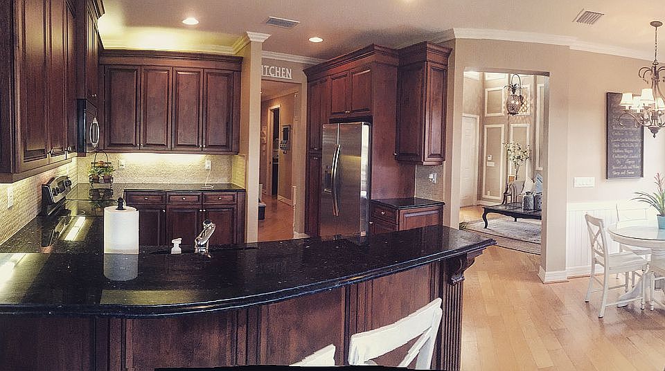 Beautiful Upgraded kitchen!!