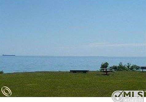 Vacant 7360 Woodland - lake view