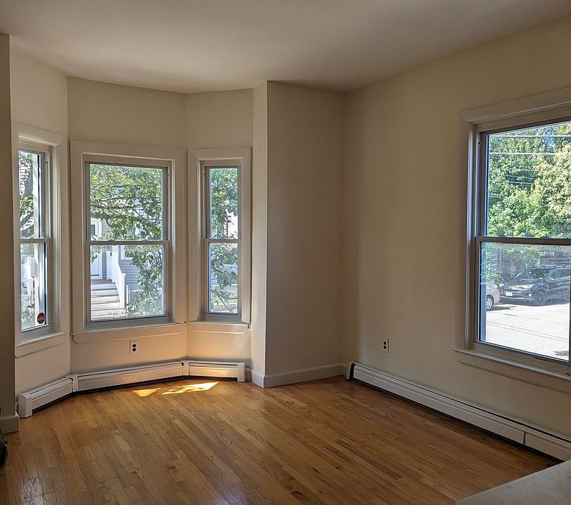 1st image of 13-19 Houghton St #19-1
