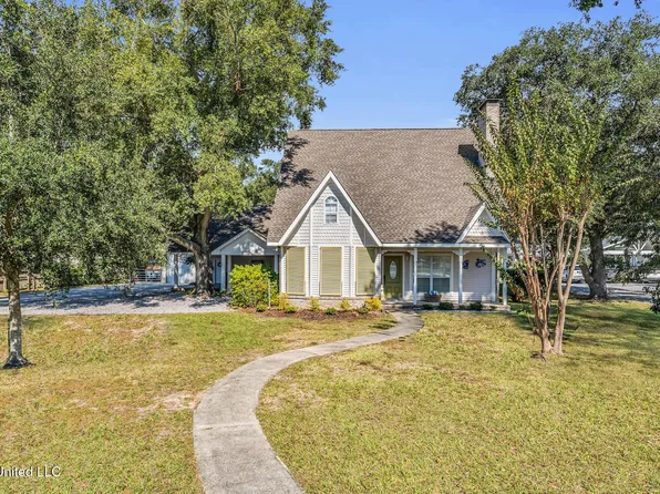 723 Old Spanish Trl, Bay Saint Louis, MS 39520