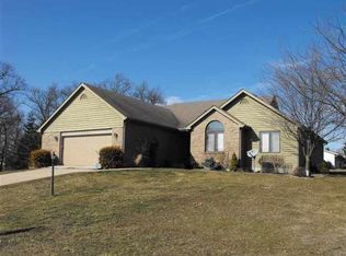 2743 Ivywood Dr, Warsaw, IN 46582