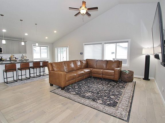 3rd image of 350 Syringa Springs Dr