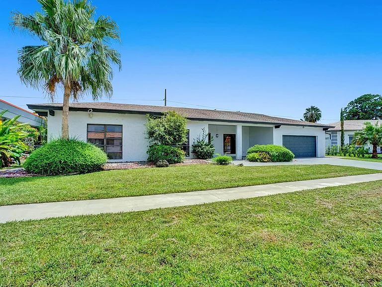 16610 Royal Poinciana Ct — Photo 4