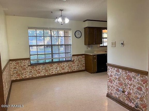 3rd image of 200 Caledonia Dr