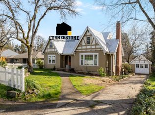 2004 Hillcrest Rd, Medford, OR 97504