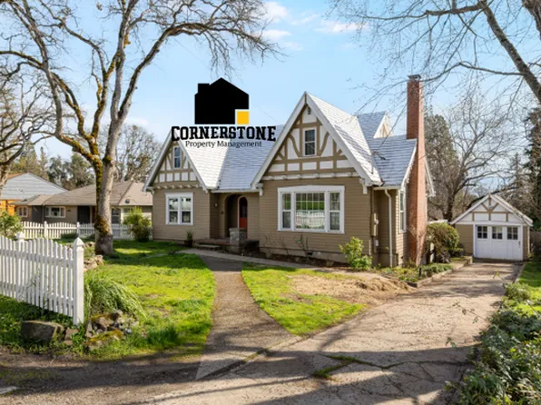 2004 Hillcrest Rd, Medford, OR 97504