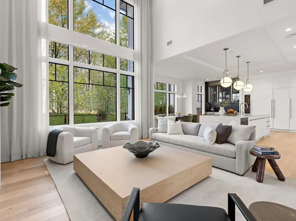 16 Stone Bridge Ct, Demarest, NJ 07627