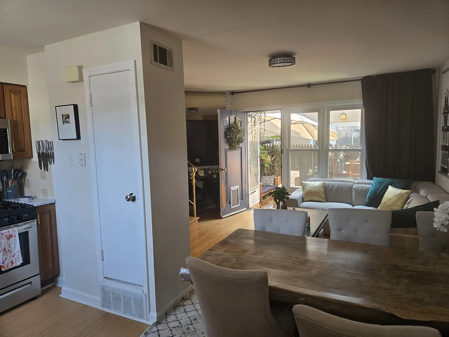 3 bed, 1250 sqft, $4,250 — Photo 3
