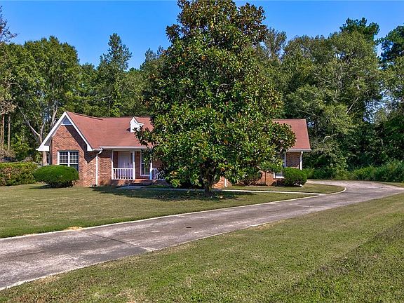 3rd image of 130 Creekwood Ct