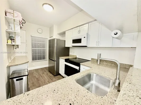 16 Key West Ct, Weston, FL 33326