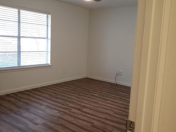 5th image of 7718 Jennifer Ln