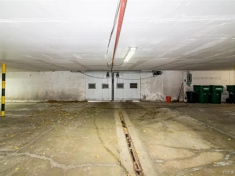 2 reserve spots, Heated Basement garage