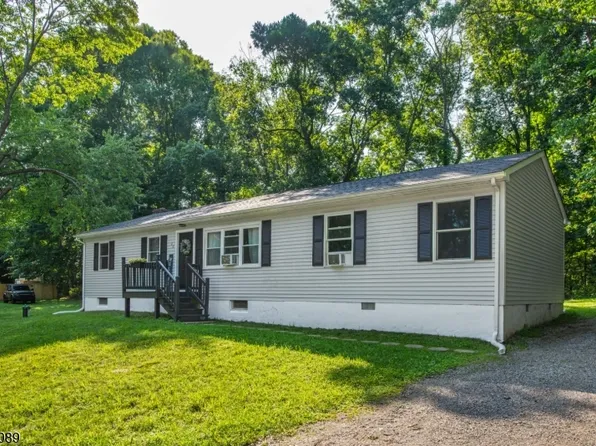 88 Crescent Dr, Hampton Twp., NJ 07860
