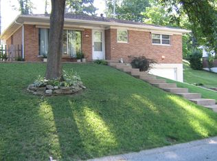 18 Whiteside Dr, Belleville, IL 62221