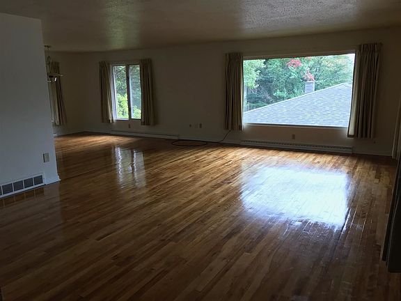 5th image of 818 W Kaye Ave