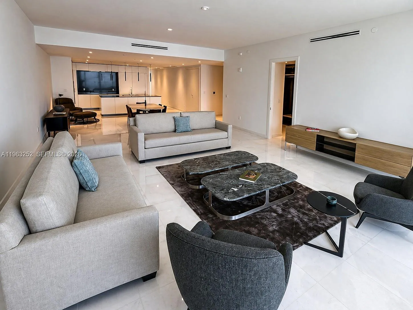 Aston Martin Residences — Photo 3