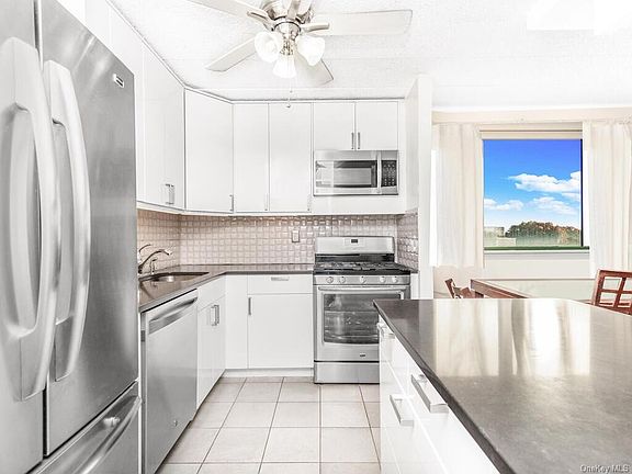 3rd image of 3220 Fairfield Ave Penthouse D