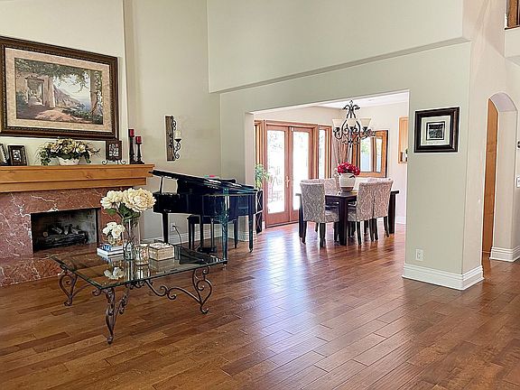 2nd image of 614 Paseo Vis