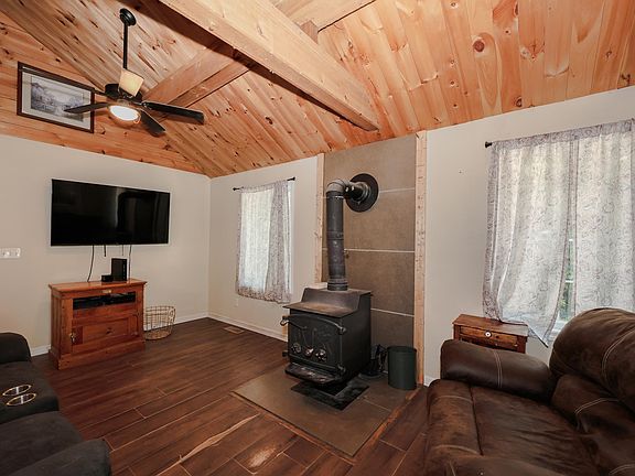 3rd image of 50 Pine Glen Road