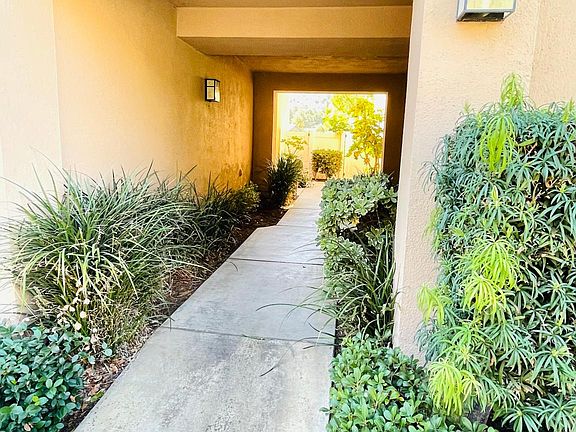 2nd image of 1091 S Country Glen Way